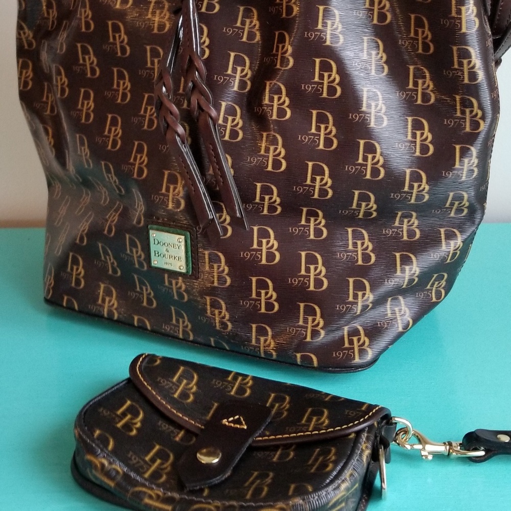 Dooney & Bourke wristlet